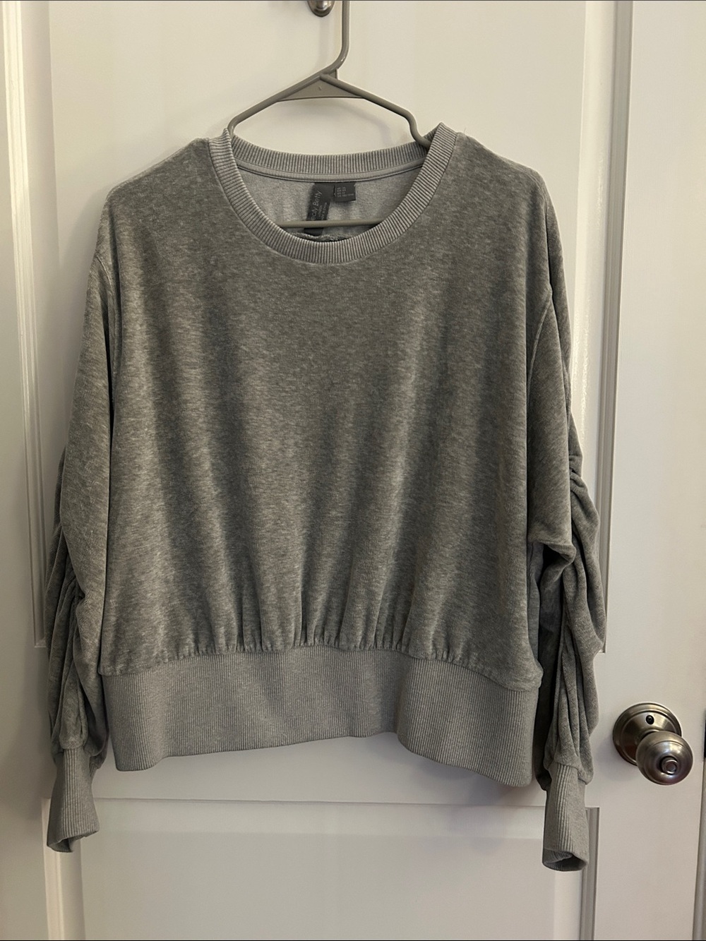 Sweaty Betty Retake Gray Crewneck Sweatshirt with Ruched Sleeves